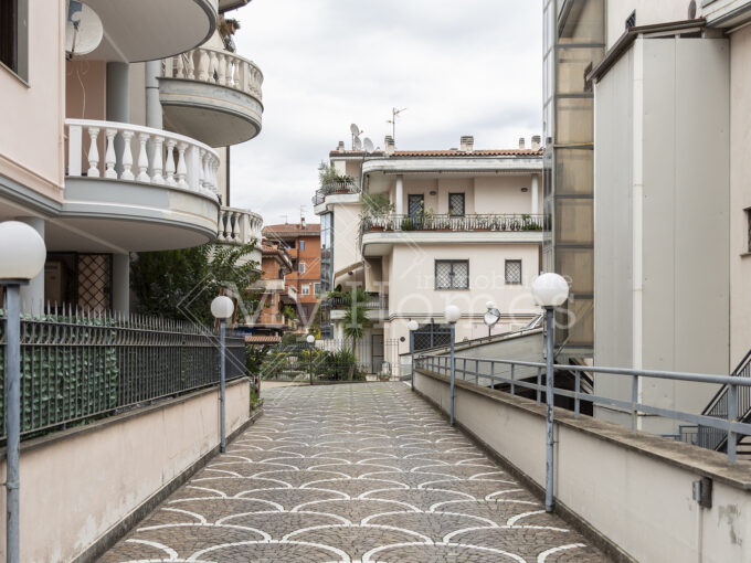 Palazzetto cielo/terra Via Militello, Borghesiana